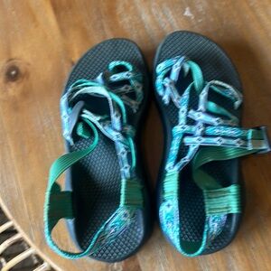 Women’s Chacos size 6